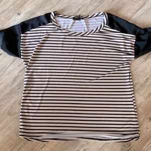 Beautiful, good quality Susan Lawrence top 🌸👚